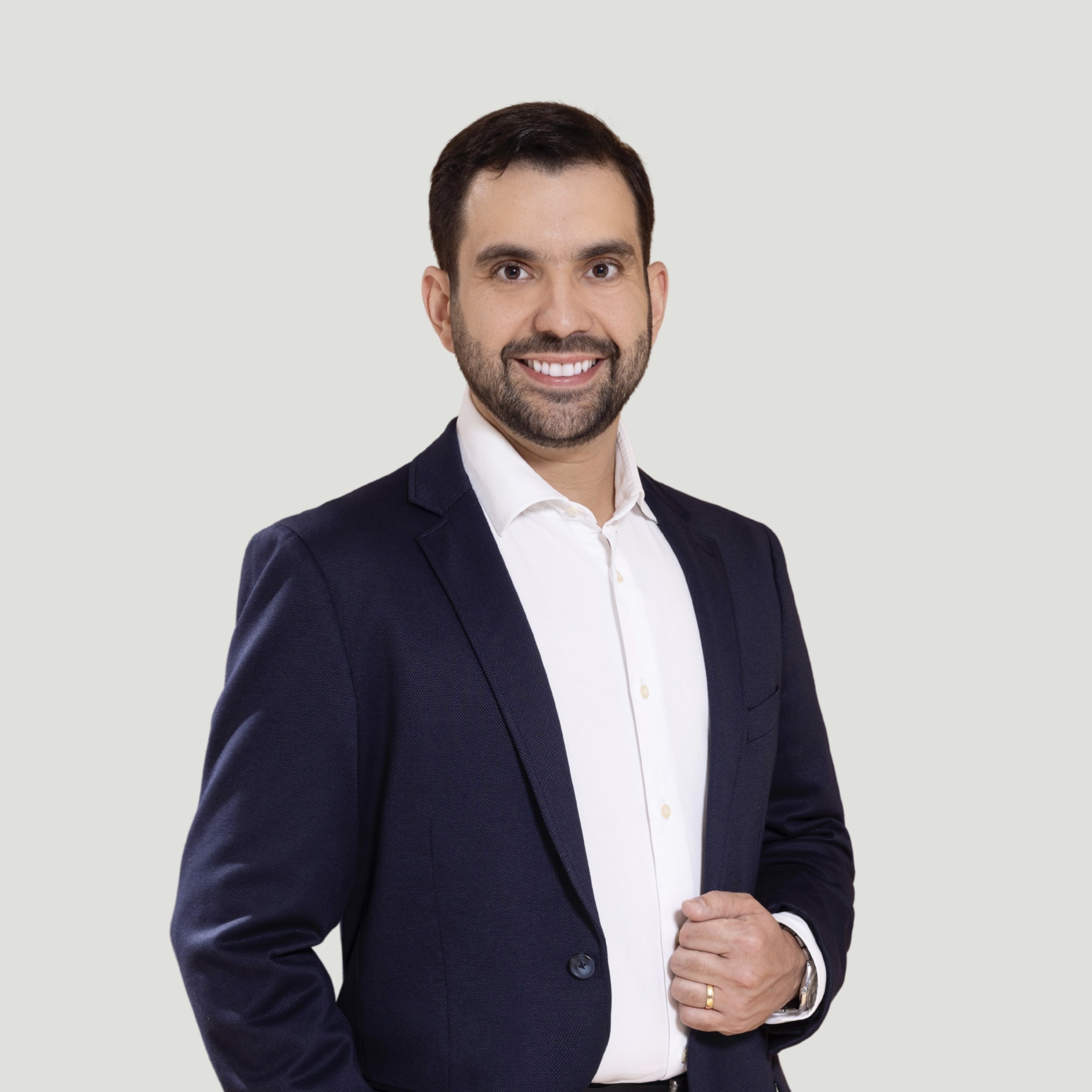 Dr. Gustavo Moura — retrato